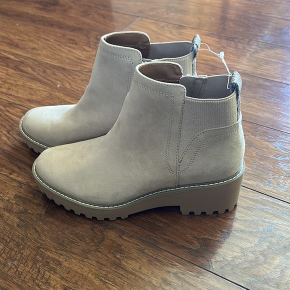 Women's Taci Pull-On Ankle Boots - Universal Thread NWT - Picture 7 of 10